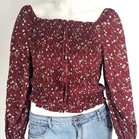 Very Demure, very cutesy Red Floral Smocked Cropped Blouse - Picture 3 of 6